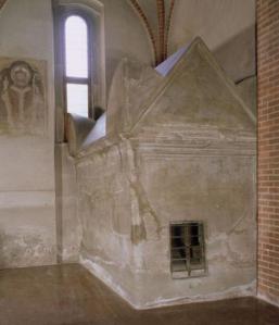 Le Sarcophage dans la Basilique Sant'E